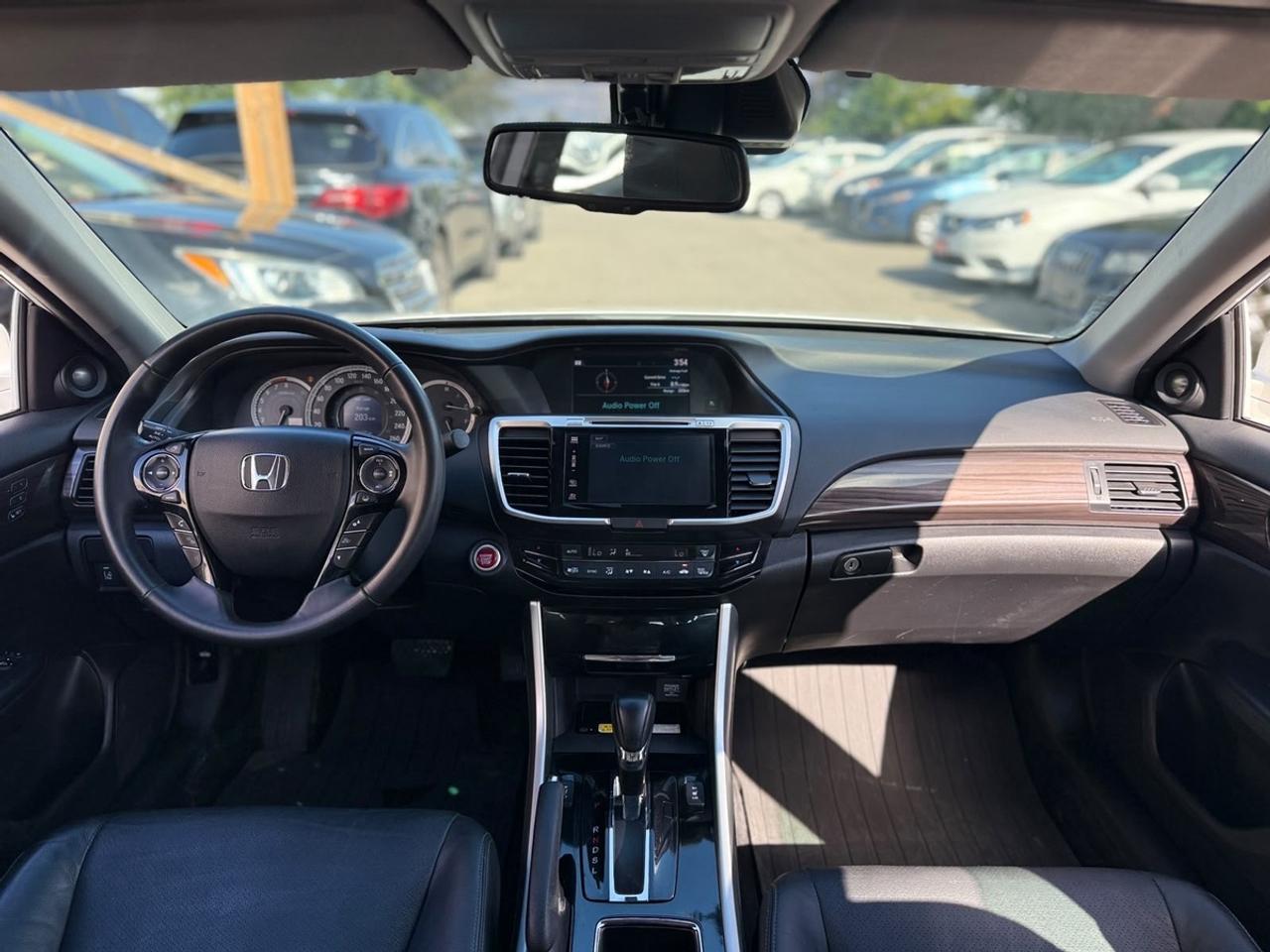 2017 Honda Accord Touring Photo