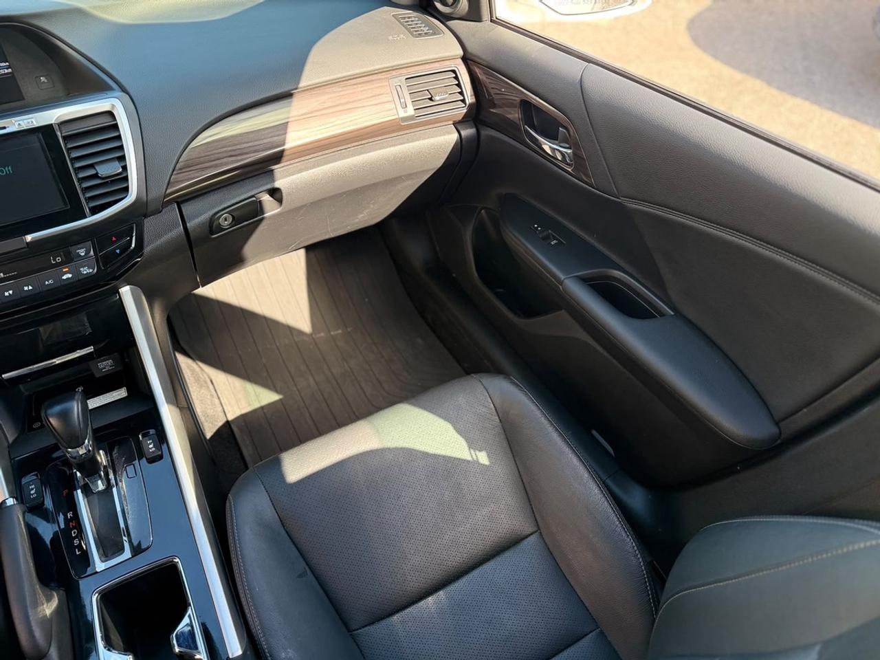 2017 Honda Accord Touring Photo