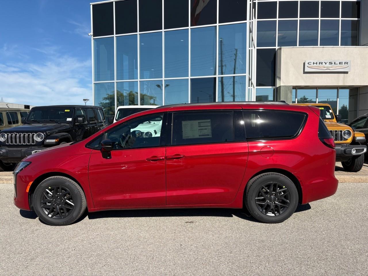 2027 Chrysler Pacifica Select Front-Wheel Drive Passenger Van Photo1