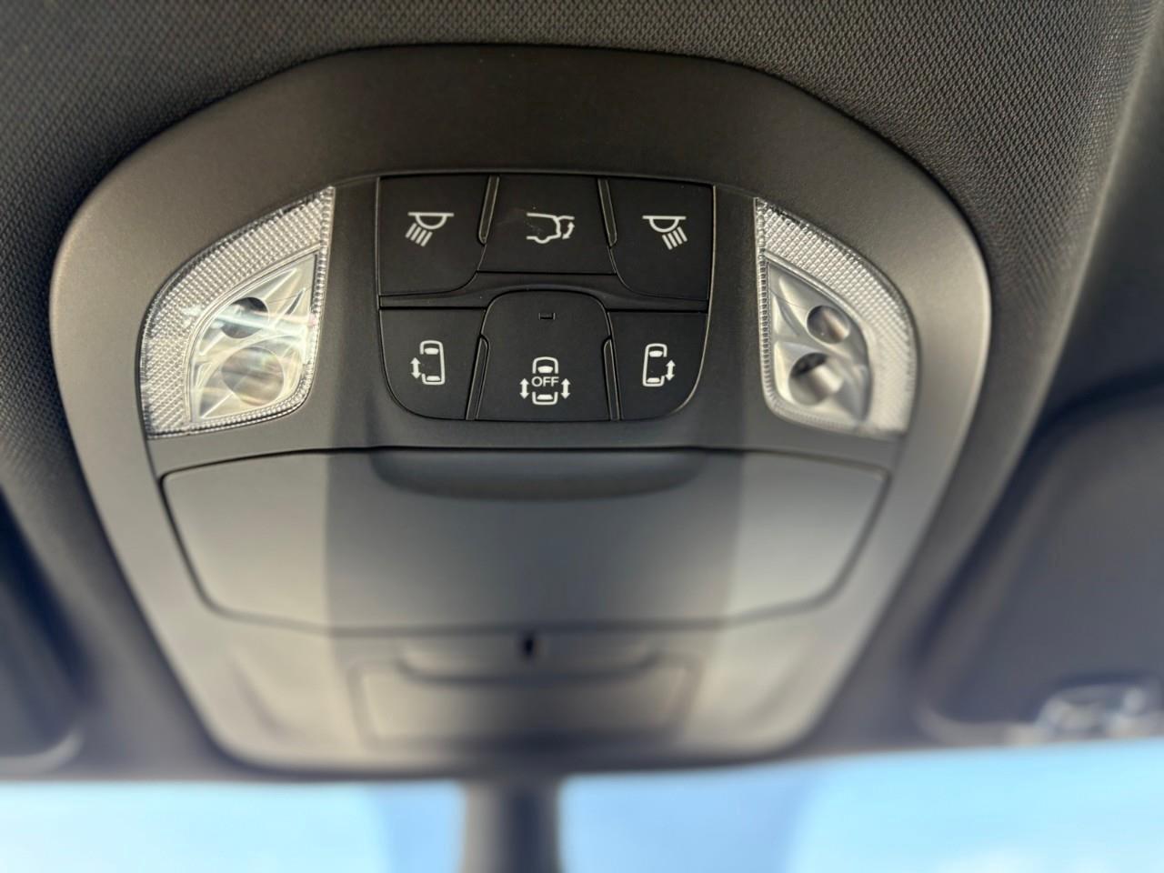 2027 Chrysler Pacifica Select Front-Wheel Drive Passenger Van Photo