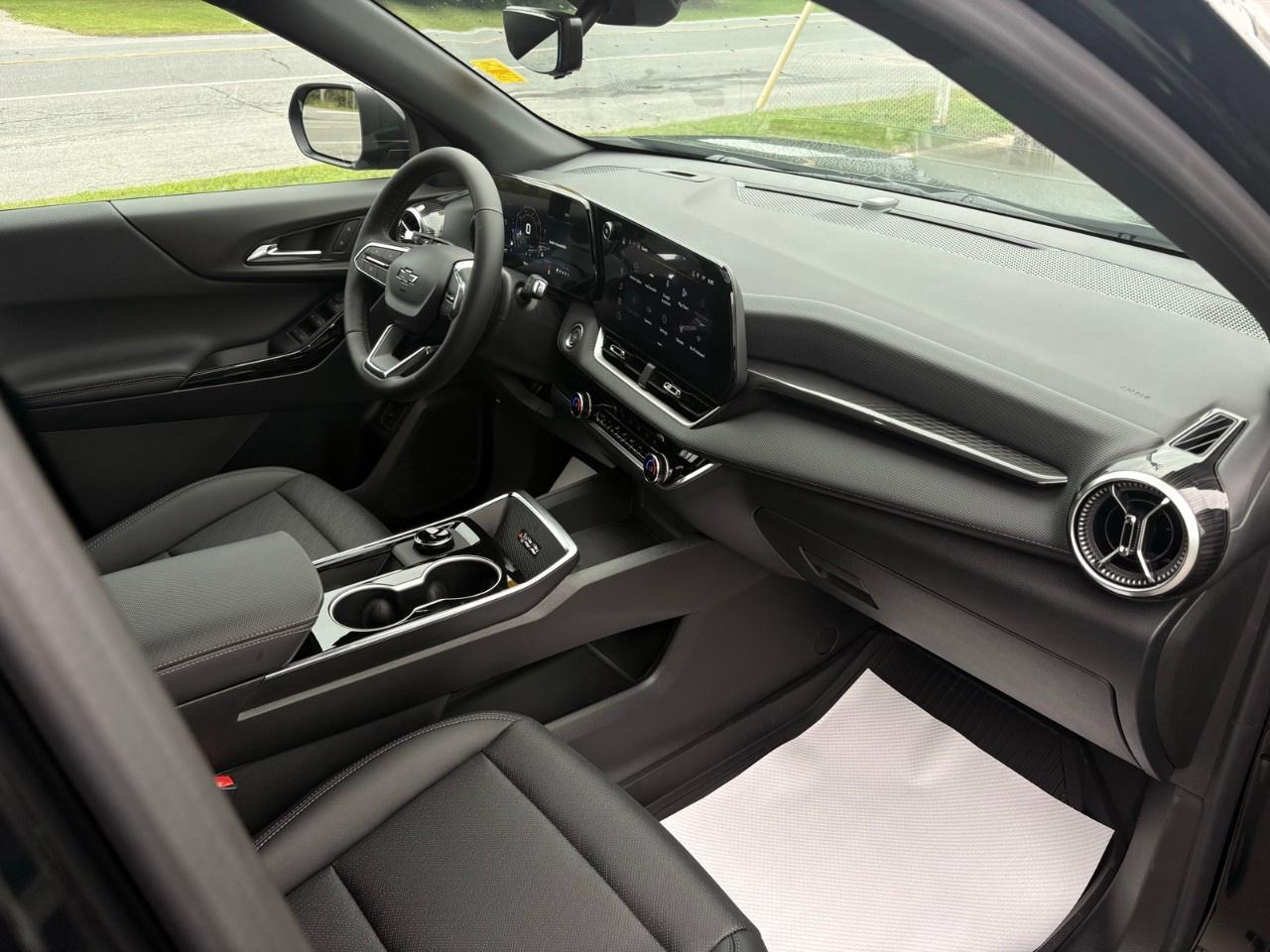 2027 Chevrolet Equinox AWD LT Photo
