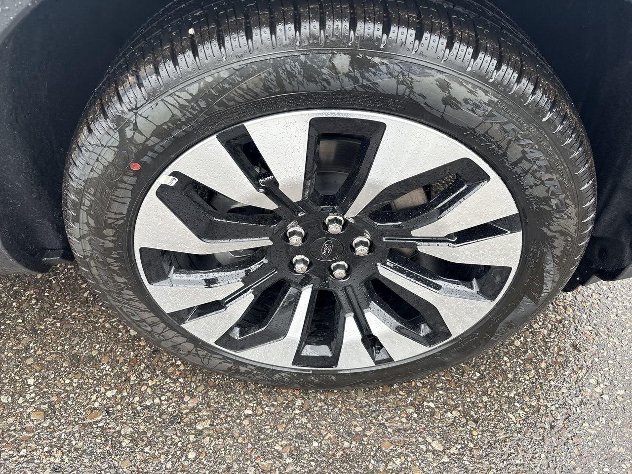 2026 Ford Explorer Platinum Photo