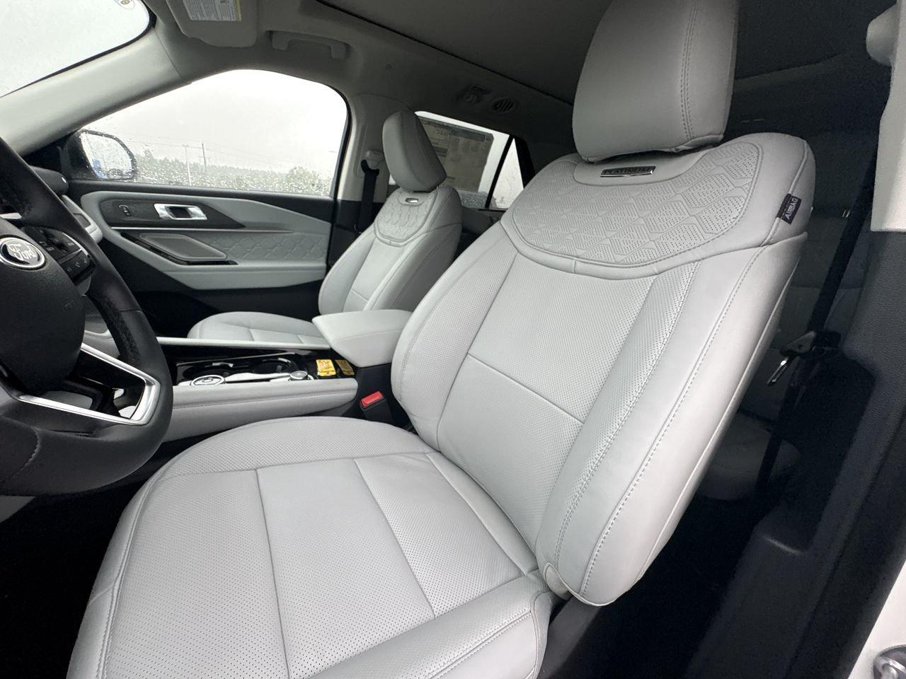2026 Ford Explorer Platinum Photo