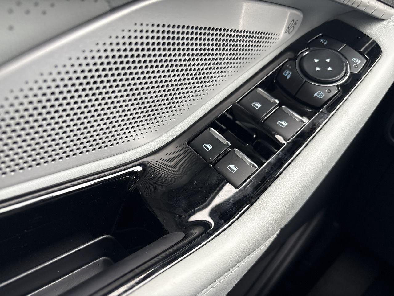 2026 Ford Explorer Platinum Photo