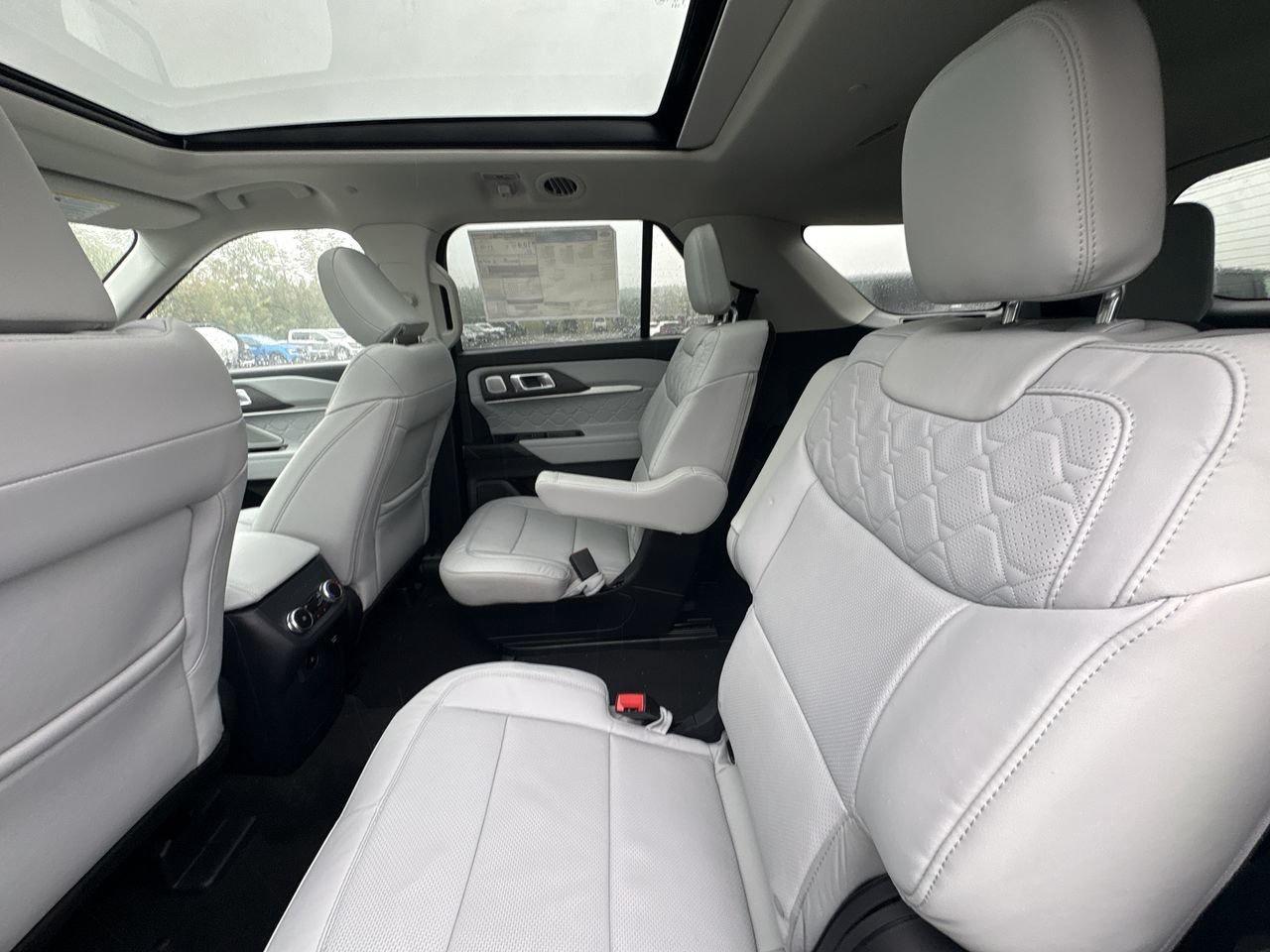 2026 Ford Explorer Platinum Photo