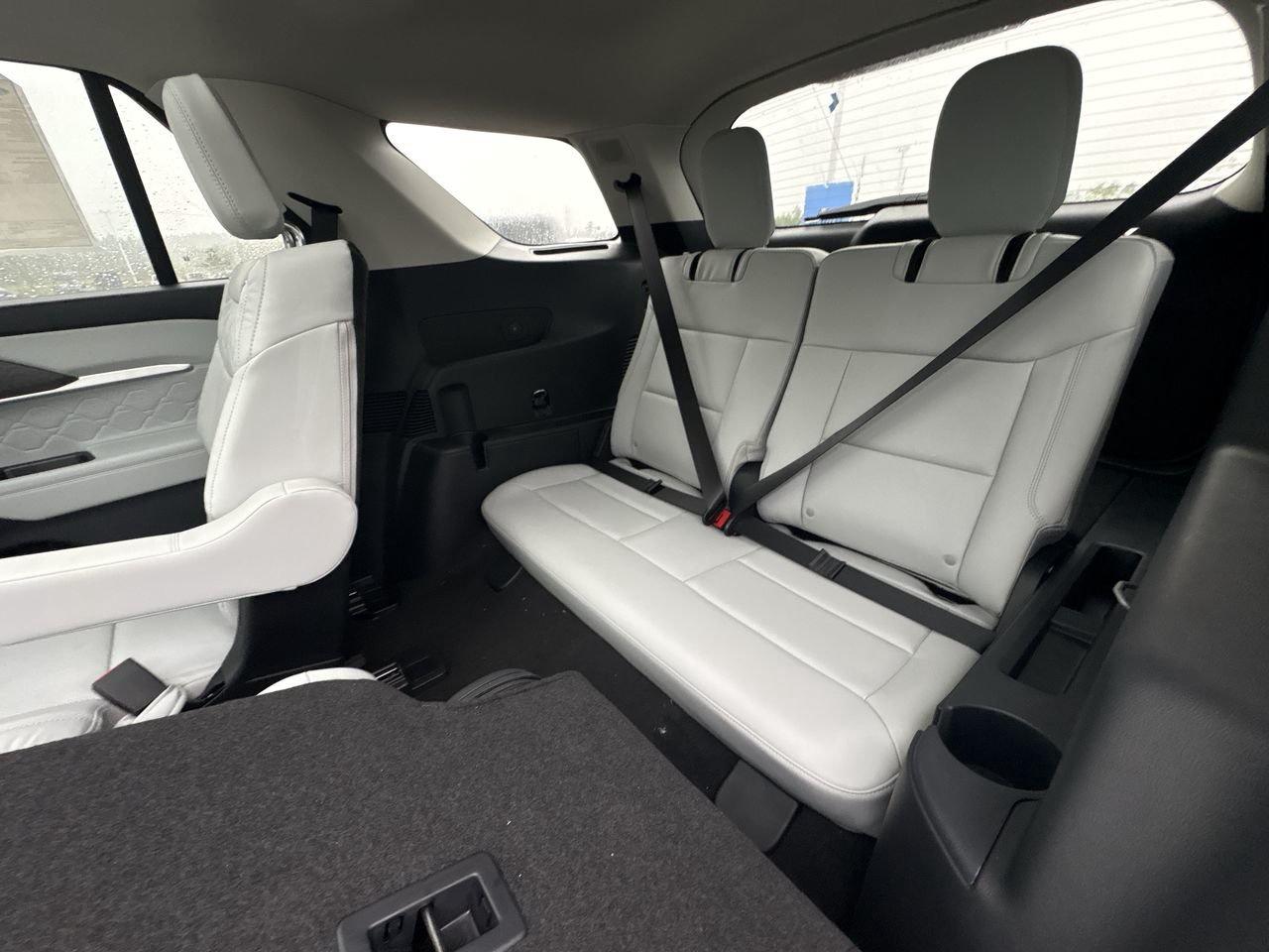 2026 Ford Explorer Platinum Photo