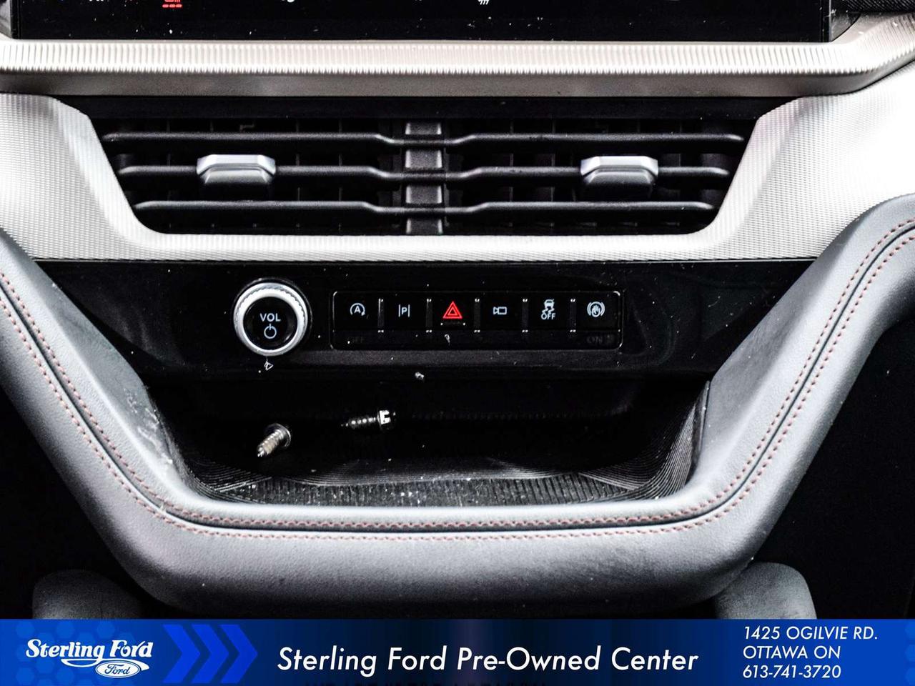 2025 Ford Explorer Active Photo