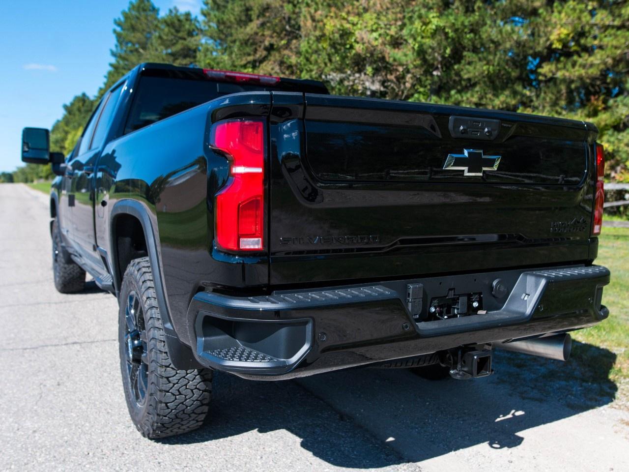 2026 Chevrolet SILVERADO 2500HD 4WD Crew Cab Standard Box High Country Photo