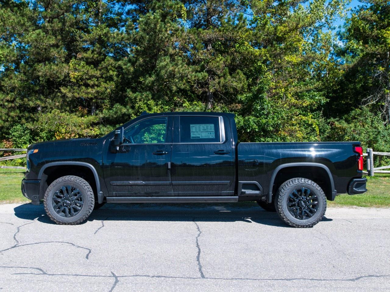 2026 Chevrolet SILVERADO 2500HD 4WD Crew Cab Standard Box High Country Photo1