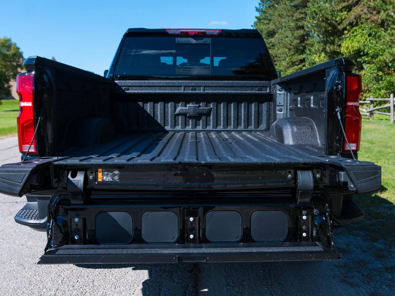2026 Chevrolet SILVERADO 2500HD 4WD Crew Cab Standard Box High Country Photo