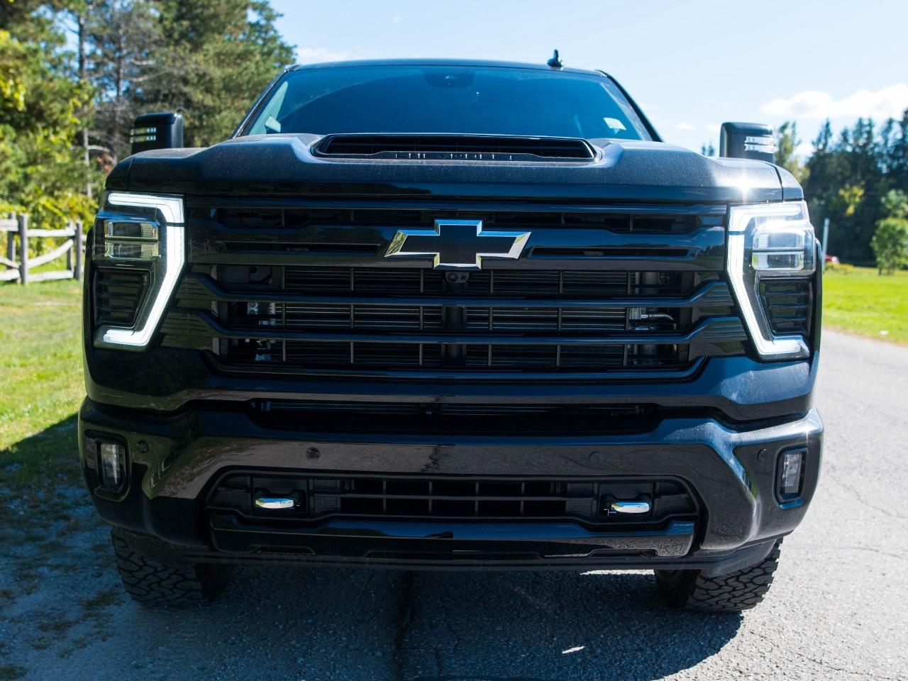 2026 Chevrolet SILVERADO 2500HD 4WD Crew Cab Standard Box High Country Photo