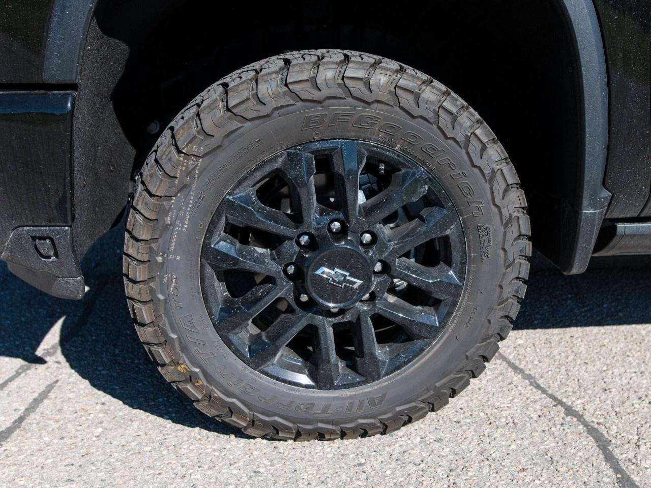 2026 Chevrolet SILVERADO 2500HD 4WD Crew Cab Standard Box High Country Photo