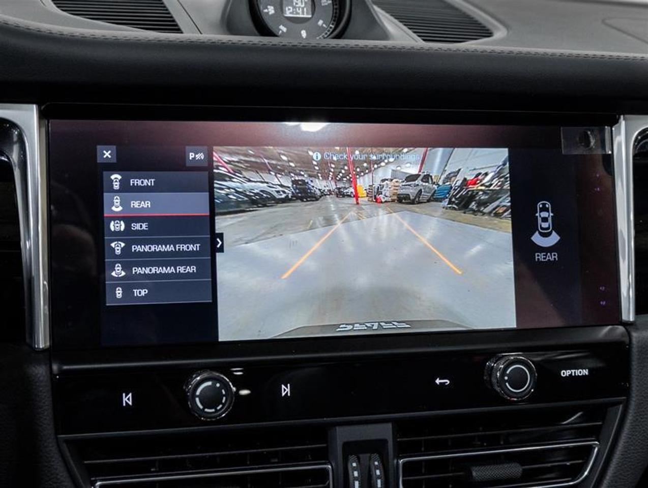 2026 Porsche Macan  Photo