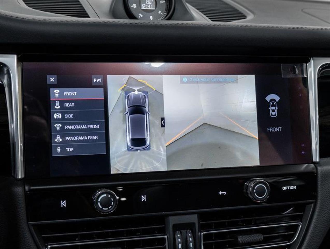 2026 Porsche Macan  Photo