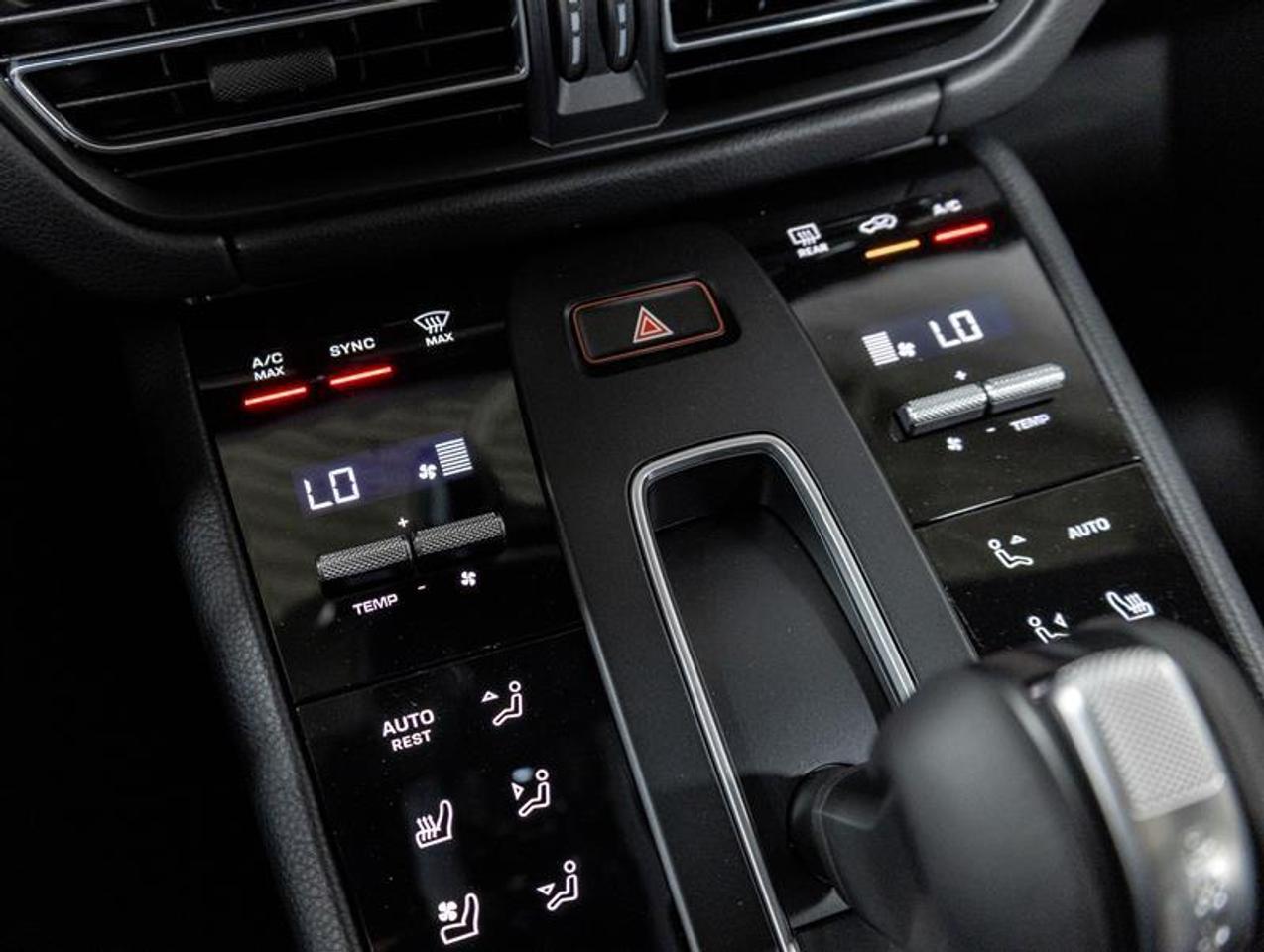 2026 Porsche Macan  Photo