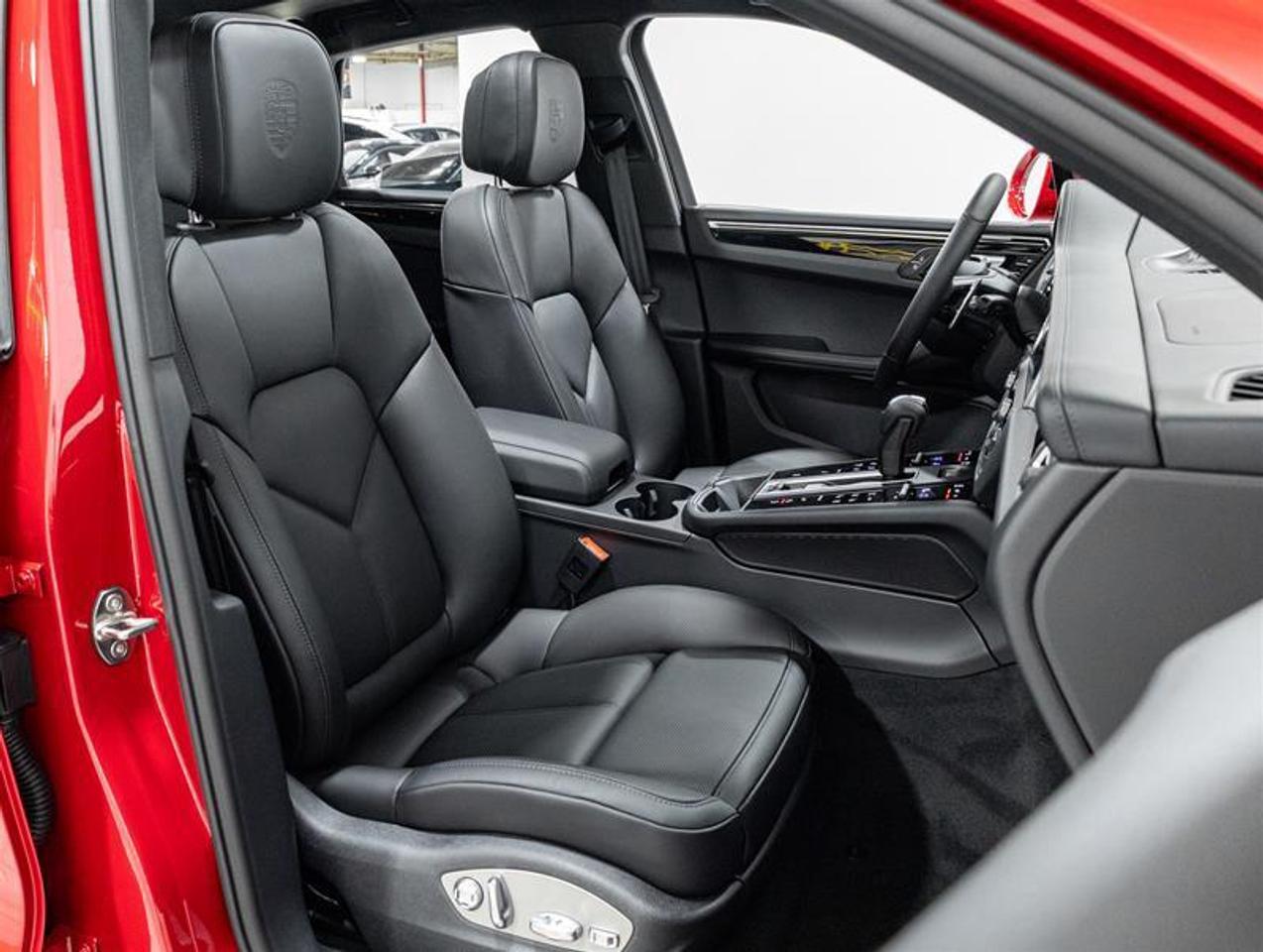 2026 Porsche Macan  Photo