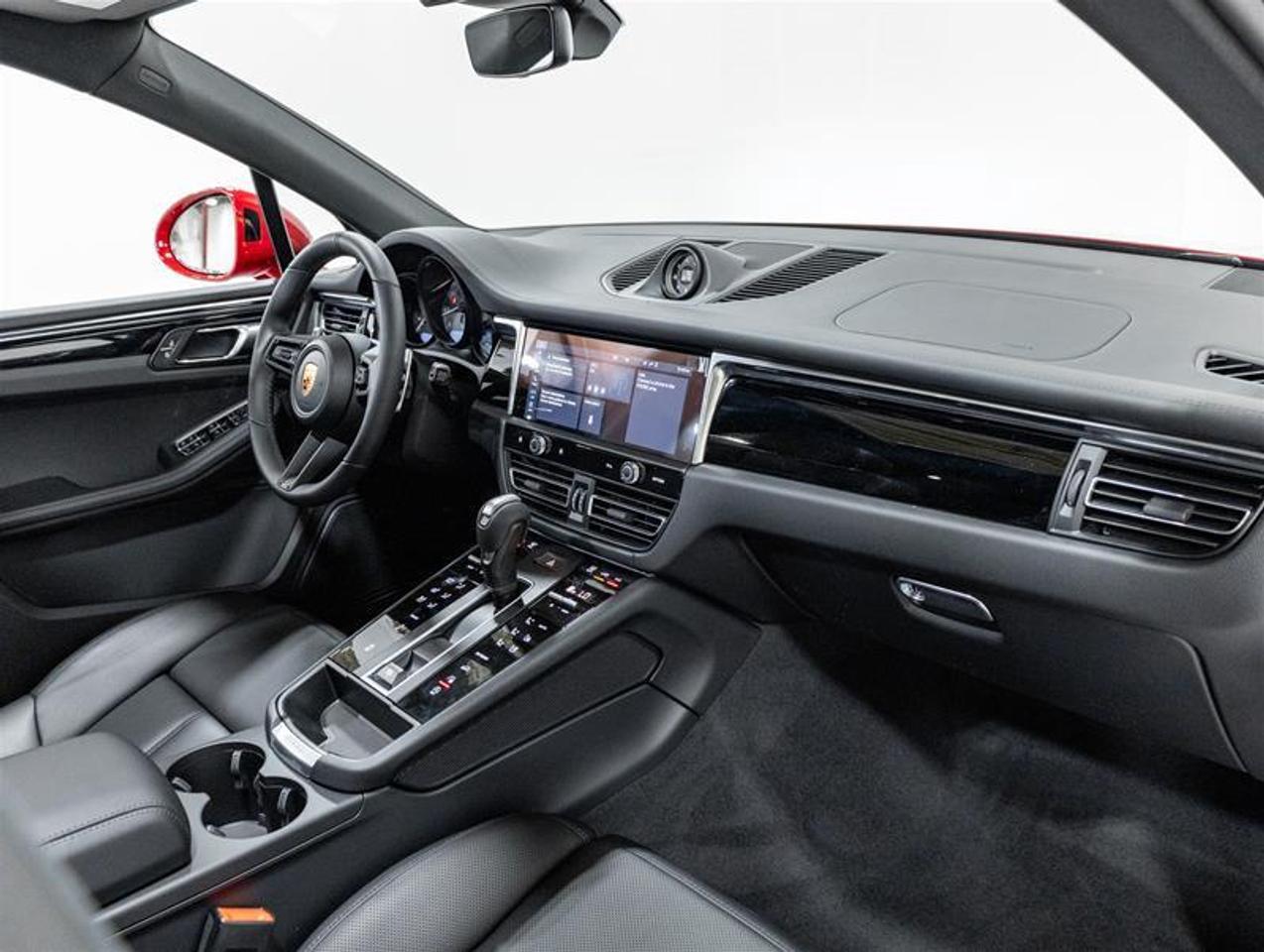 2026 Porsche Macan  Photo