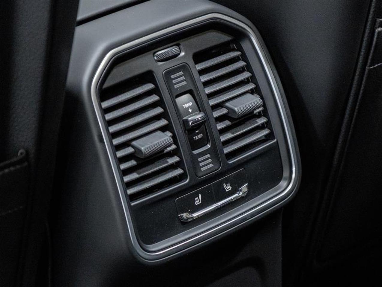 2026 Porsche Macan  Photo