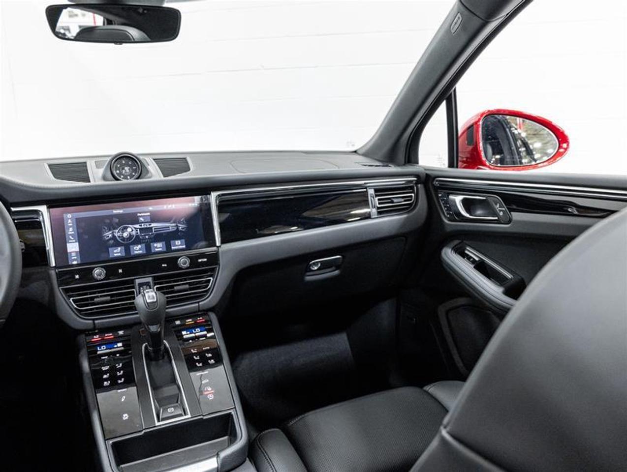 2026 Porsche Macan  Photo