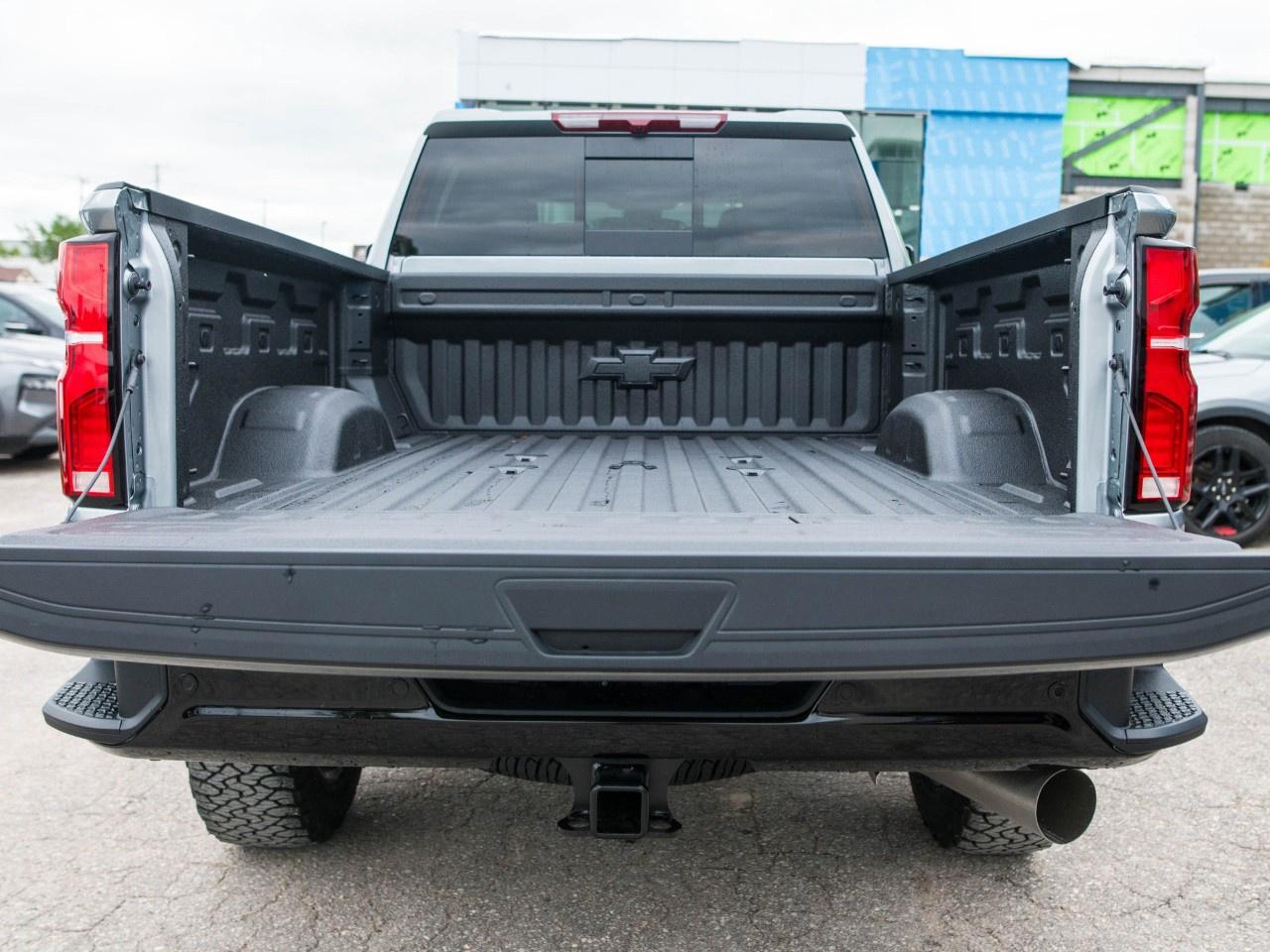 2026 Chevrolet SILVERADO 2500HD 4WD Crew Cab Standard Box LT Photo2