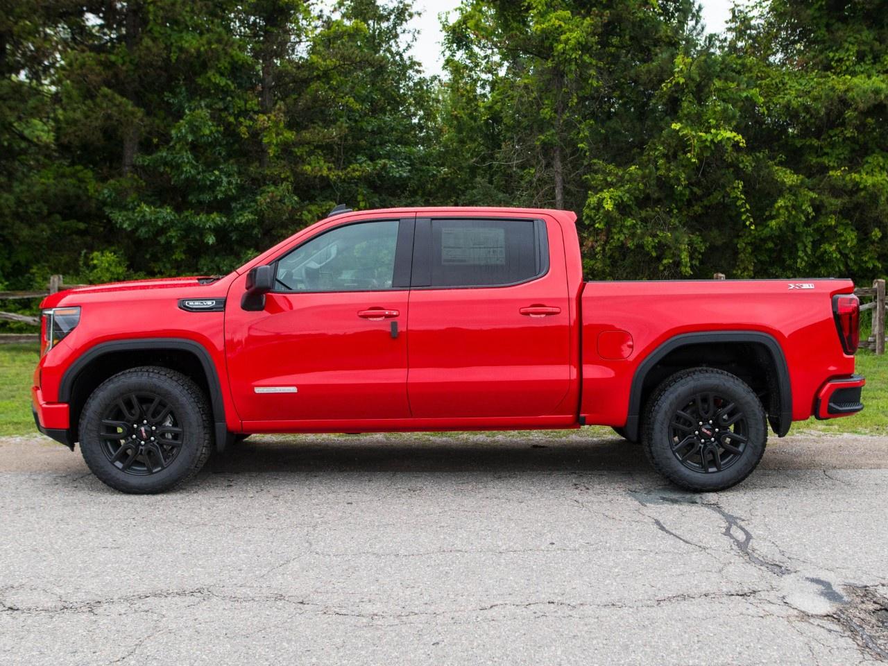 2026 GMC Sierra 1500 Crew Cab Short Box 4-Wheel Drive Elevation Photo5