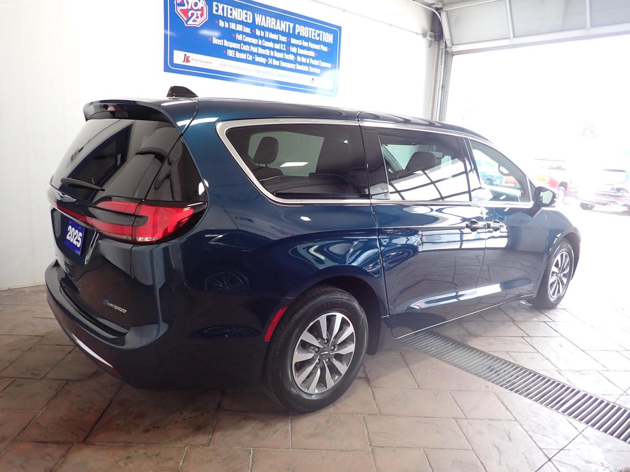 2025 Chrysler Pacifica Hybrid Select 2WD *HYBRID* LEATHER Photo5