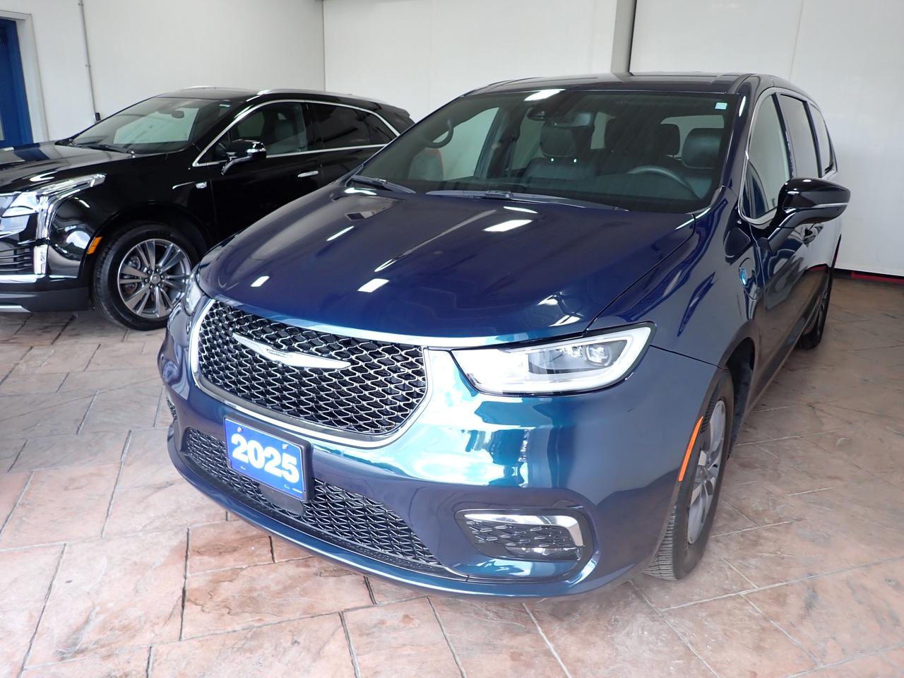 2025 Chrysler Pacifica Hybrid Select 2WD *HYBRID* LEATHER Photo