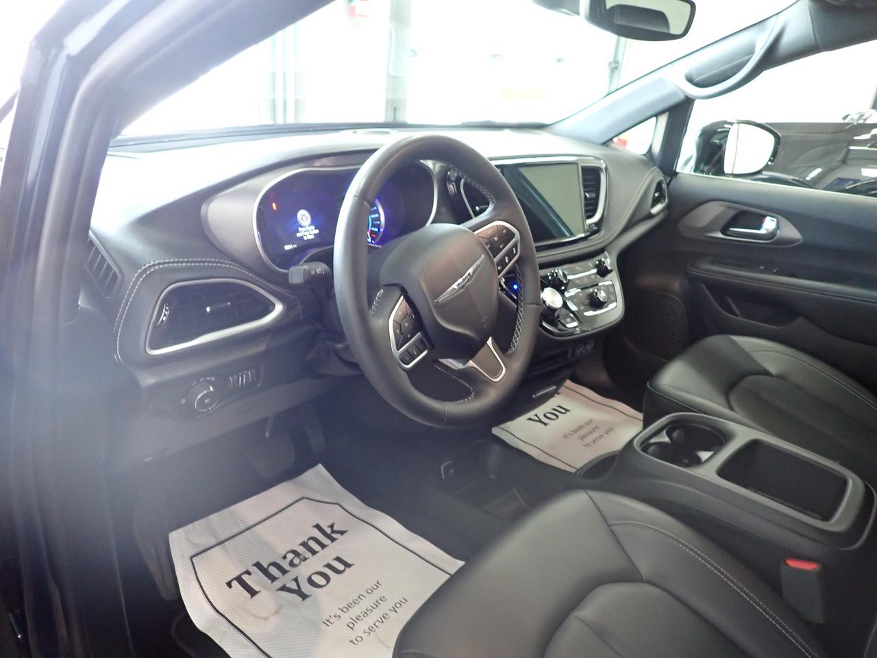 2025 Chrysler Pacifica Hybrid Select 2WD *HYBRID* LEATHER Photo