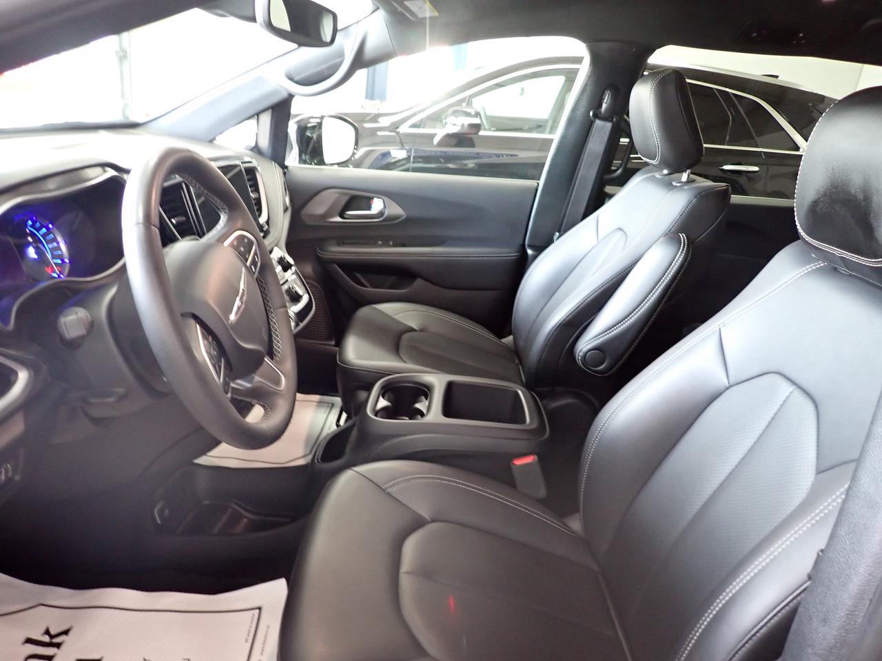 2025 Chrysler Pacifica Hybrid Select 2WD *HYBRID* LEATHER Photo