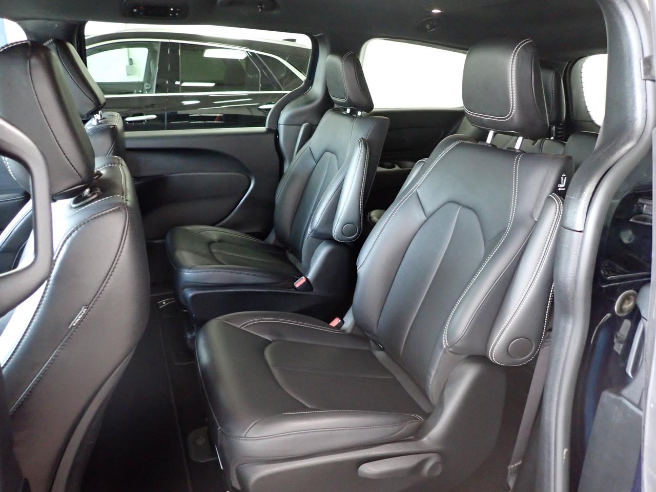 2025 Chrysler Pacifica Hybrid Select 2WD *HYBRID* LEATHER Photo