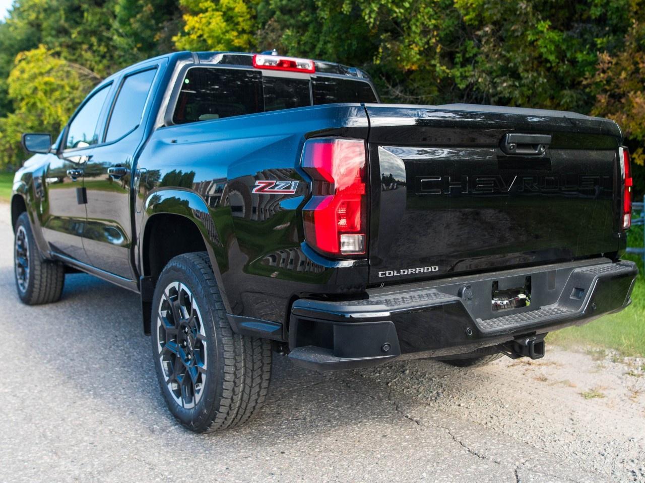 2026 Chevrolet Colorado Crew Cab Short Box 4-Wheel Drive Z71 Photo2
