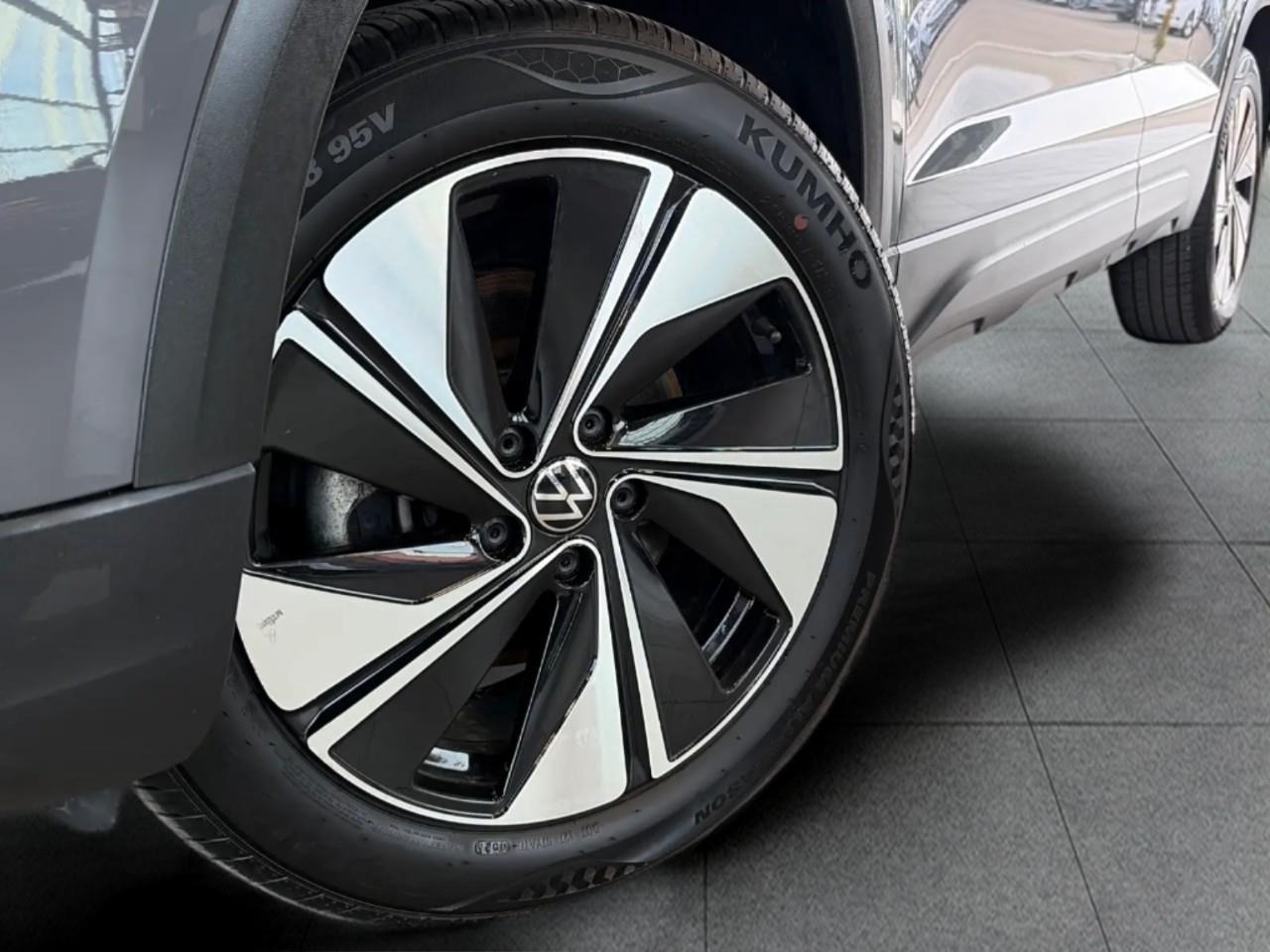 2024 Volkswagen Taos Comfortline 4dr All-Wheel Drive 4MOTION Photo