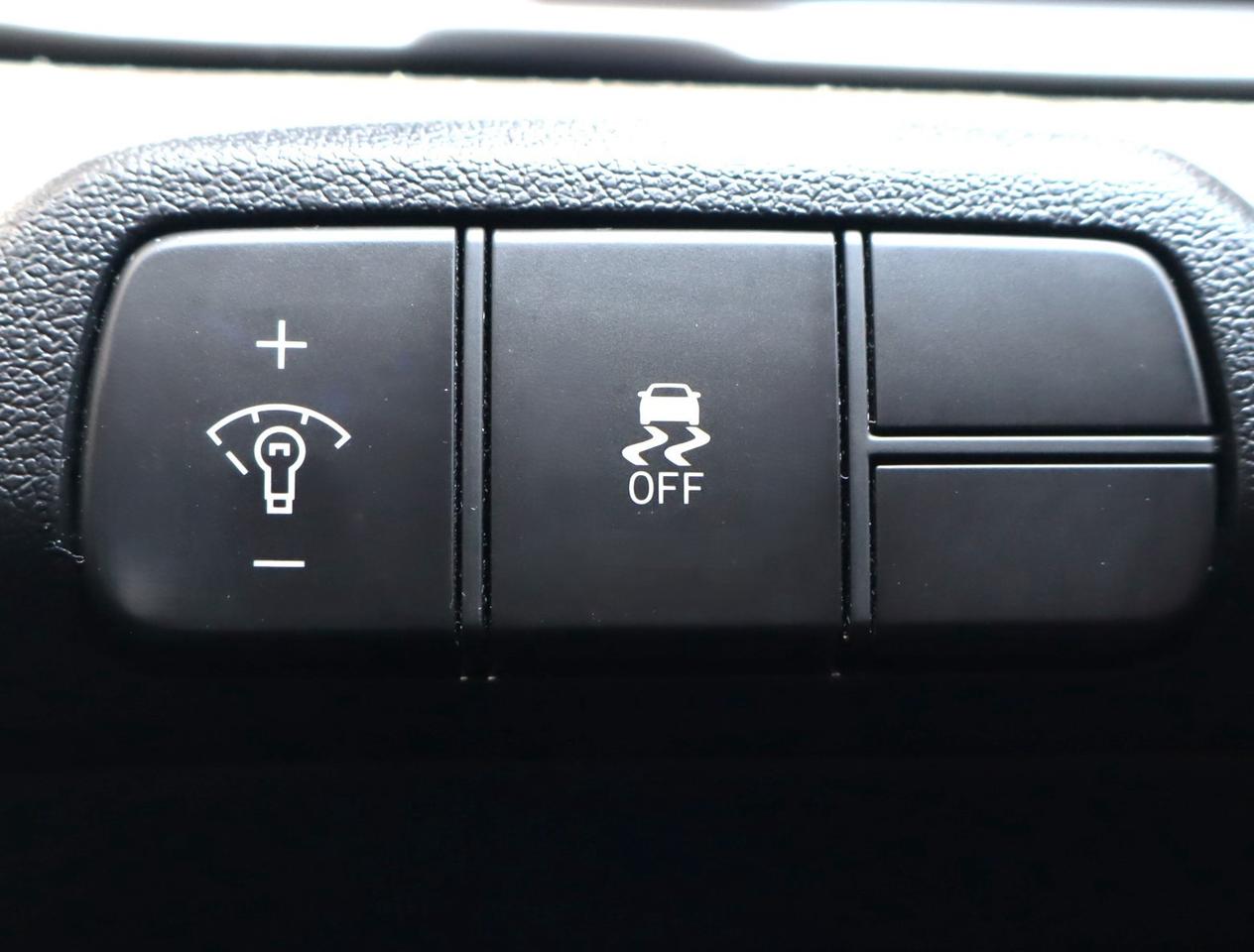 2024 Hyundai Elantra Preferred w/Tech Pkg 4dr Sedan Photo