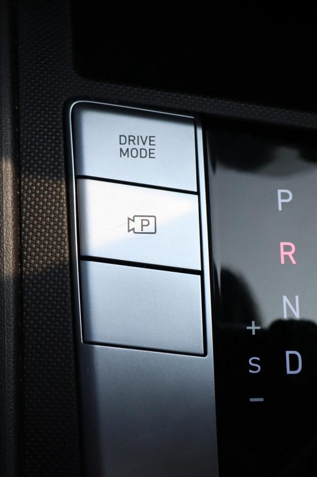 2024 Hyundai Elantra Preferred w/Tech Pkg 4dr Sedan Photo