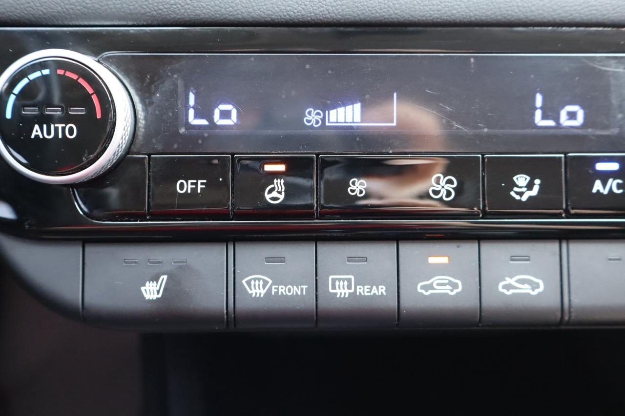 2024 Hyundai Elantra Preferred w/Tech Pkg 4dr Sedan Photo
