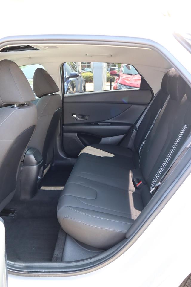 2024 Hyundai Elantra Preferred w/Tech Pkg 4dr Sedan Photo