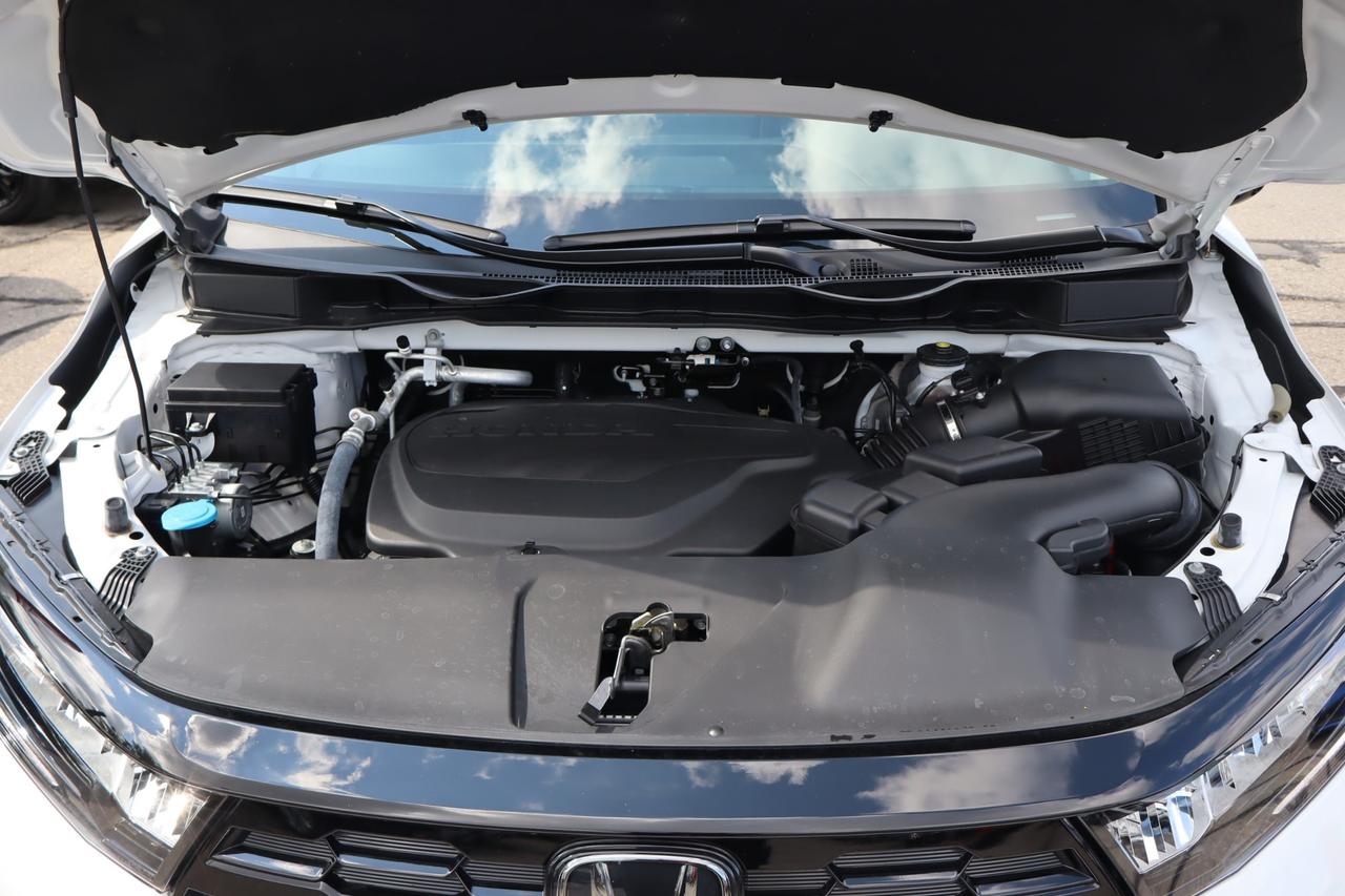 2025 Honda Odyssey Touring Passenger Van Photo