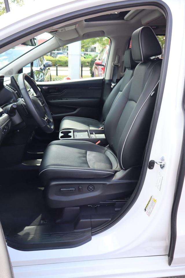 2025 Honda Odyssey Touring Passenger Van Photo