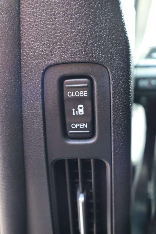 2025 Honda Odyssey Touring Passenger Van Photo