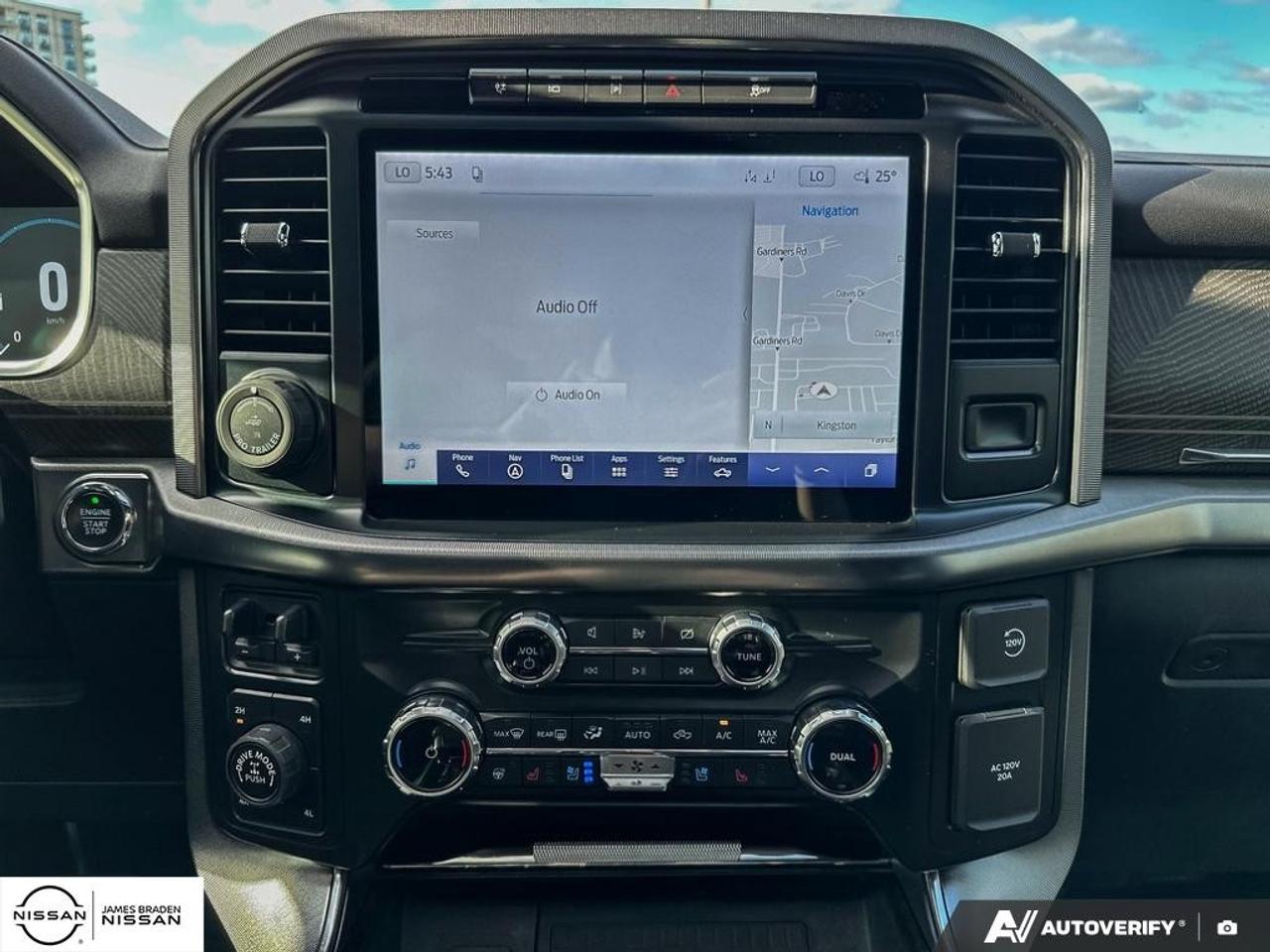 2022 Ford F-150 Platinum 4WD SuperCrew 5.5' Box Photo
