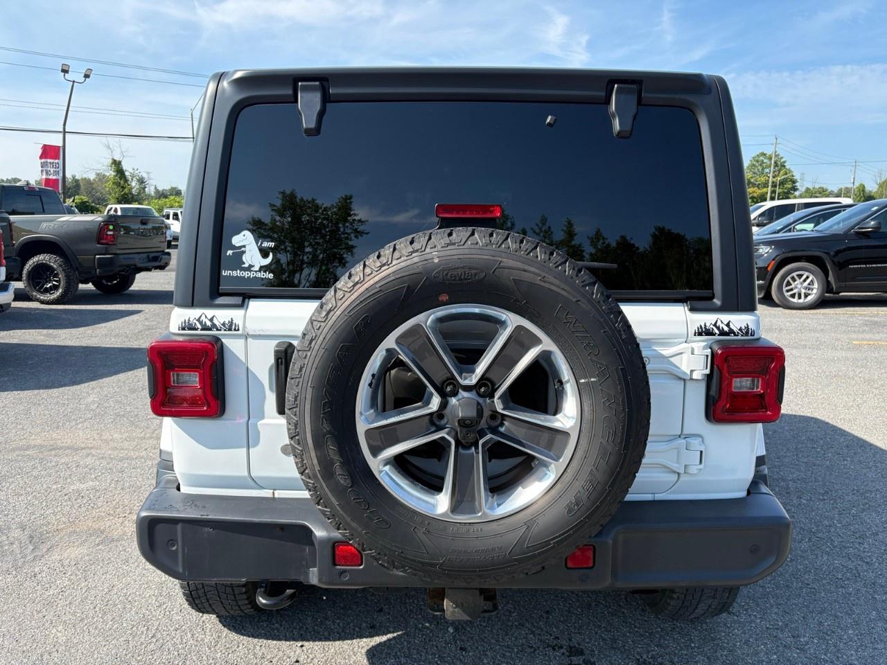 2020 Jeep WRANGLER UNLIMITED Sahara 4x4 Photo3