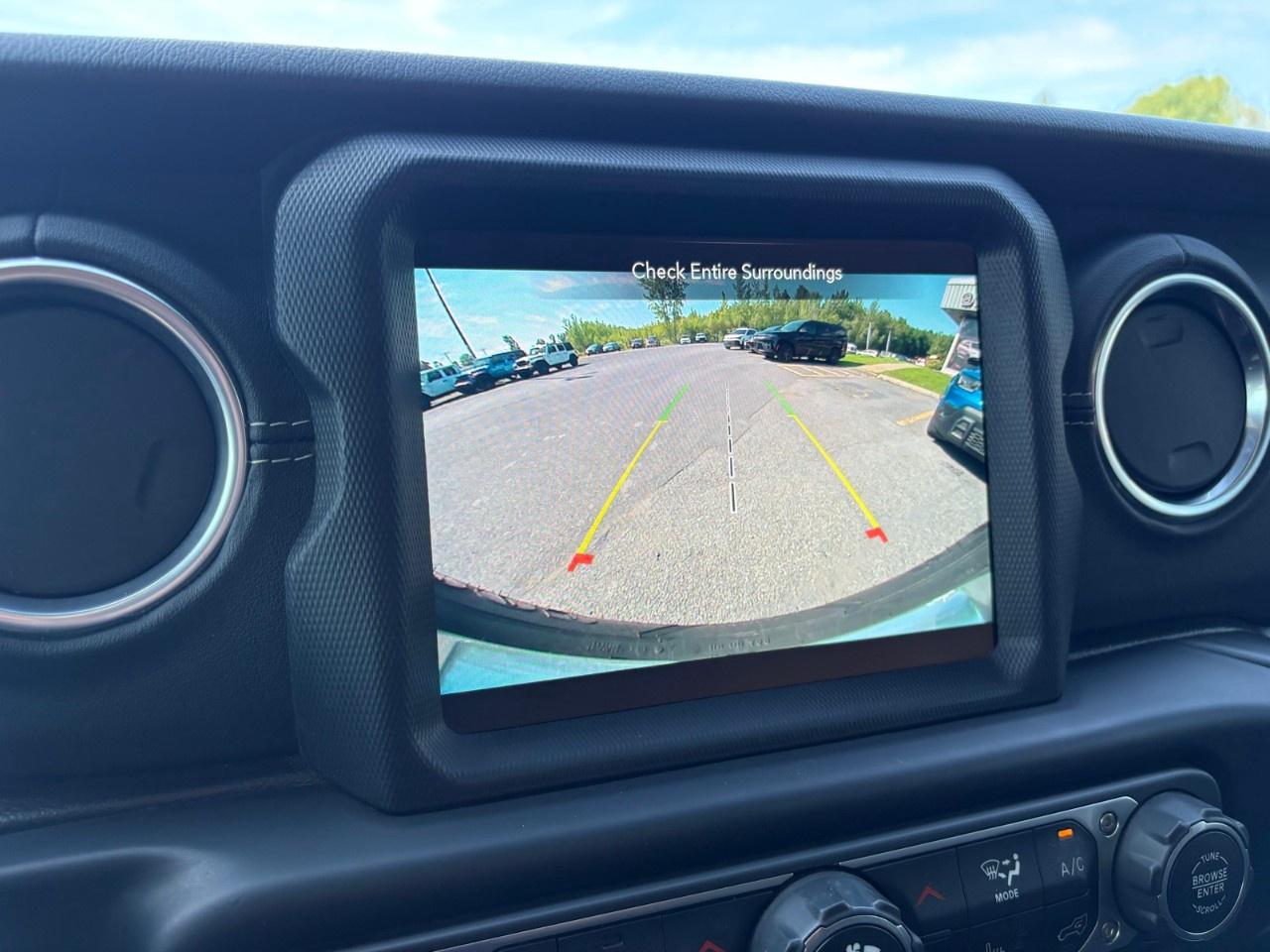 2020 Jeep WRANGLER UNLIMITED Sahara 4x4 Photo