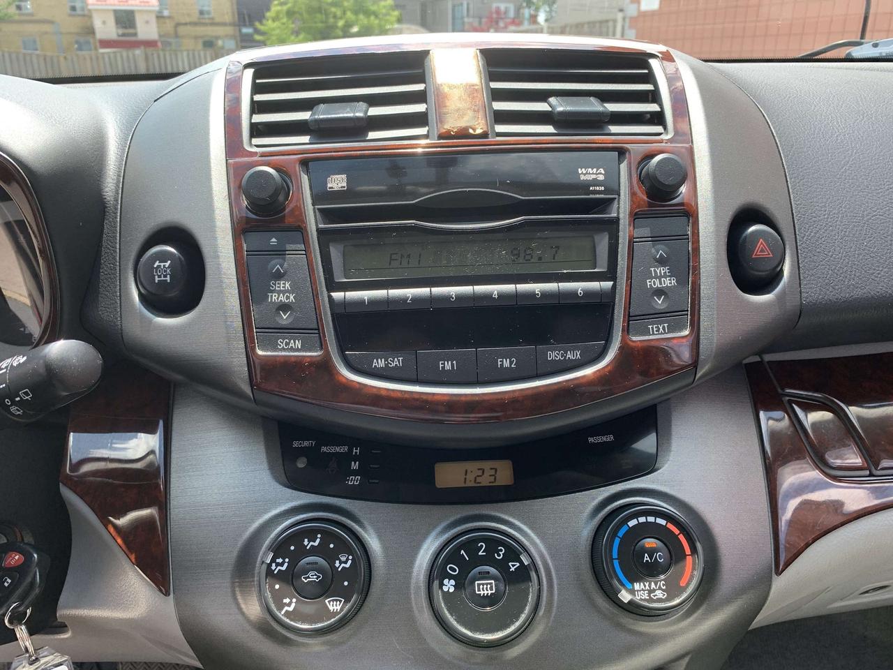 2009 Toyota RAV4 !!! SOLD SOLD SOLD ! 139130 KMS !!!! / AUTOMATIC / Photo