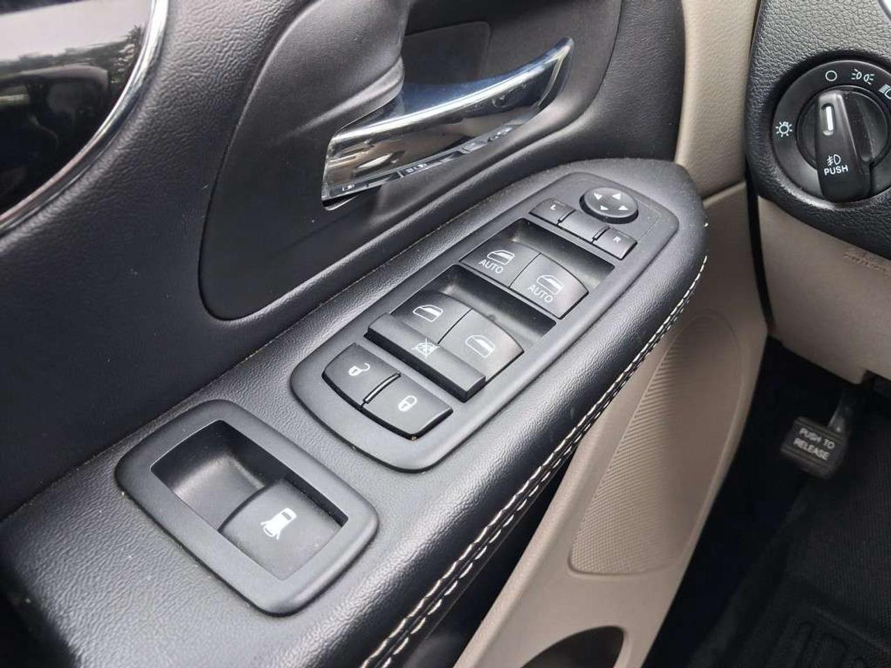 2019 Dodge Grand Caravan SXT Premium Plus 2WD Photo