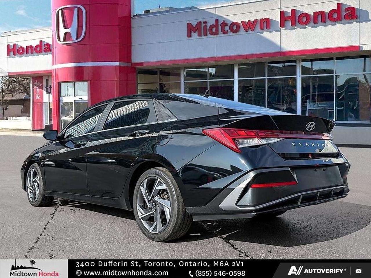 2024 Hyundai Elantra Luxury IVT Photo