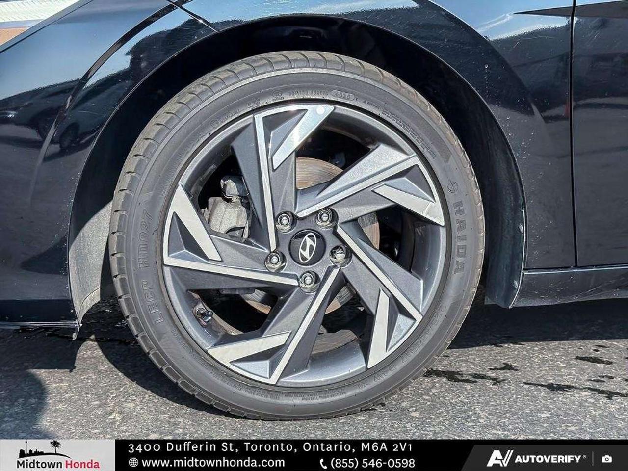 2024 Hyundai Elantra Luxury IVT Photo