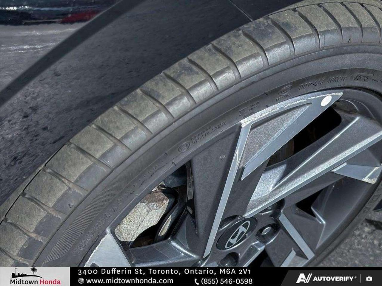 2024 Hyundai Elantra Luxury IVT Photo