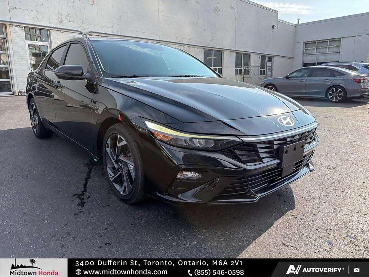 2024 Hyundai Elantra Luxury IVT Photo