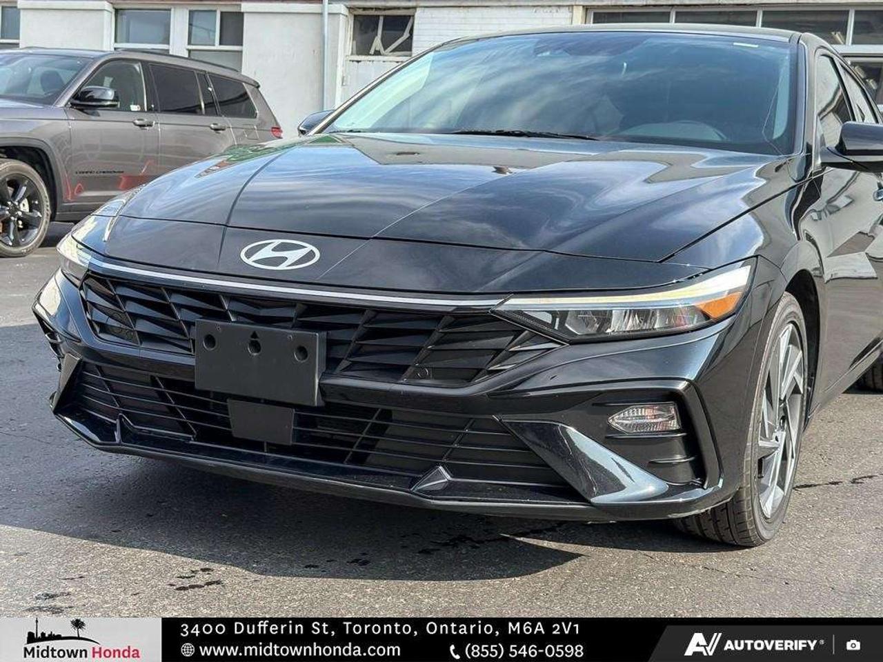 2024 Hyundai Elantra Luxury IVT Photo