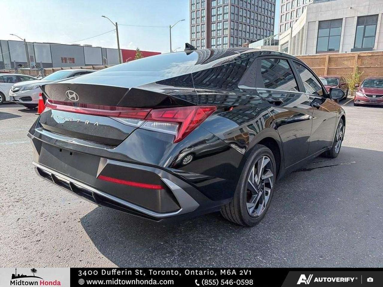2024 Hyundai Elantra Luxury IVT Photo